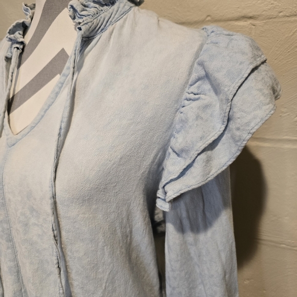 BLANKNYC 411 Top Size Medium Light Blue Fade Ruffled Tie Front 100% Cotton. - Picture 5 of 11